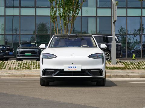 AITO M6 — China range-extender EV for export — photo 2