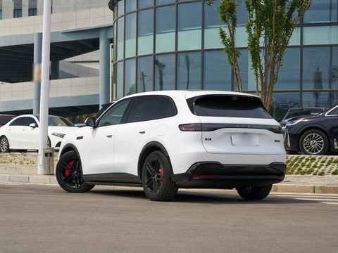 AITO M6 — China range-extender EV for export — photo 5