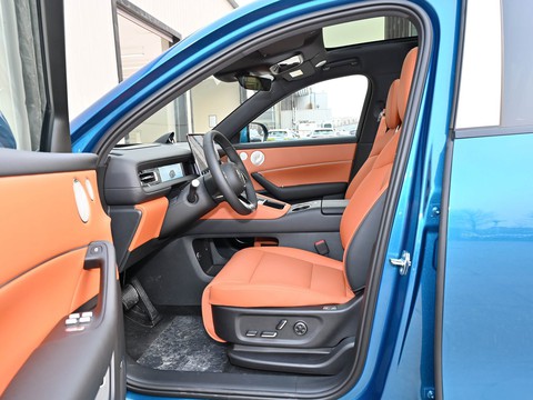 AITO M6 — China range-extender EV for export — photo 9