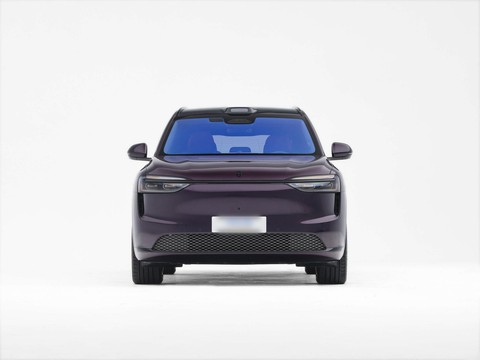 AITO M7 — China range-extender EV for export — photo 2