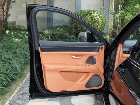 AITO M5 — China range-extender EV for export — photo 11