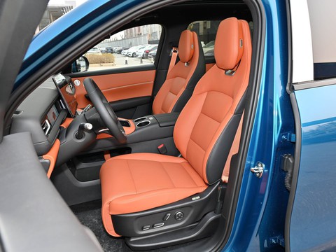 AITO M6 — China range-extender EV for export — photo 10