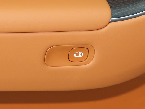 AITO M8 — China range-extender EV for export — photo 13
