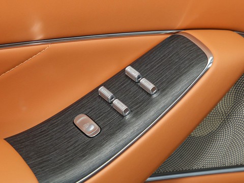 AITO M8 — China range-extender EV for export — photo 14