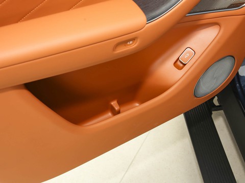 AITO M8 — China range-extender EV for export — photo 16