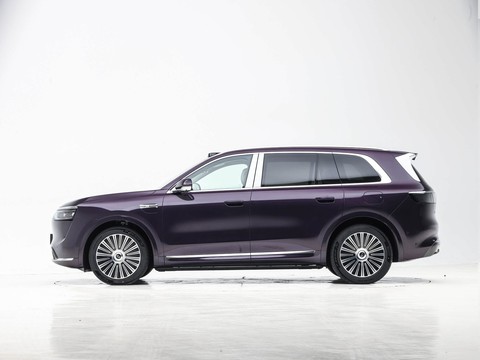 AITO M8 — China range-extender EV for export — photo 4