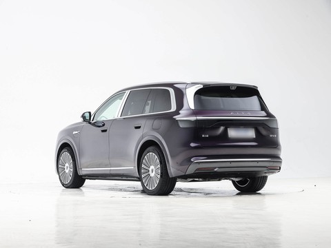 AITO M8 — China range-extender EV for export — photo 5