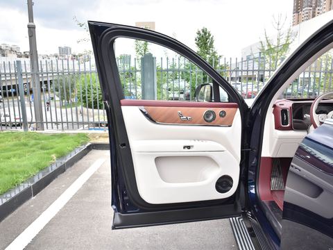 AITO Wen JieM9 — China range-extender EV for export — photo 12
