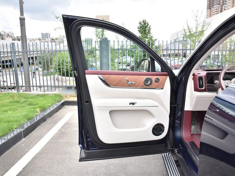 AITO M9 — China range-extender EV for export — photo 12