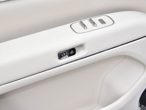 AITO M9 — China range-extender EV for export — photo 13