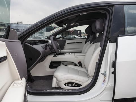 Avatr A Wei Ta06 — China electric EV for export — photo 10