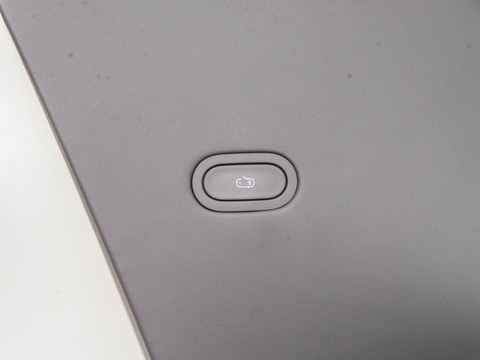 Avatr 06 — China electric EV for export — photo 12