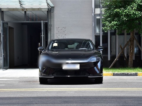 Avatr 06 — China electric EV for export — photo 2