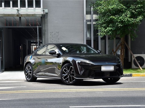Avatr 06 — China electric EV for export — photo 3