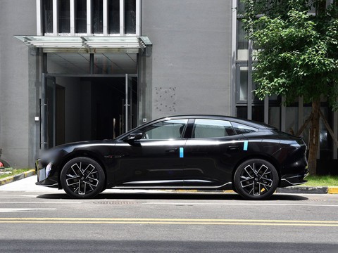 Avatr 06 — China electric EV for export — photo 4