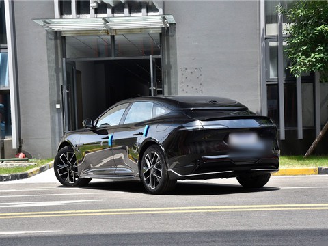 Avatr 06 — China electric EV for export — photo 5