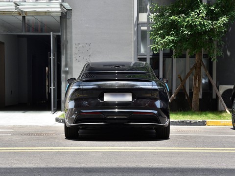 Avatr 06 — China electric EV for export — photo 6