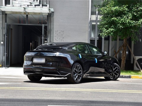 Avatr 06 — China electric EV for export — photo 7