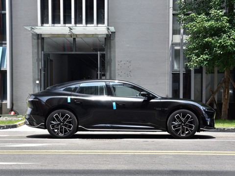 Avatr 06 — China electric EV for export — photo 8