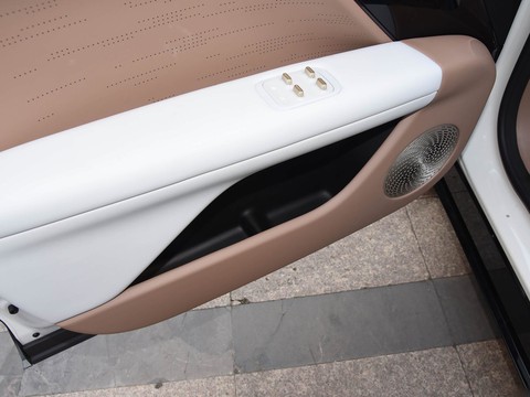 Avatr 07 — China electric EV for export — photo 15