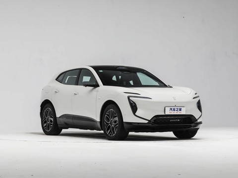 Avatr 07 — China electric EV for export — photo 3