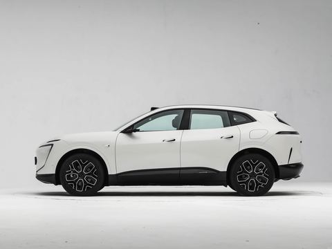 Avatr A Wei Ta07 — China electric EV for export — photo 4