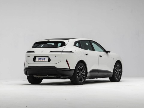 Avatr 07 — China electric EV for export — photo 7