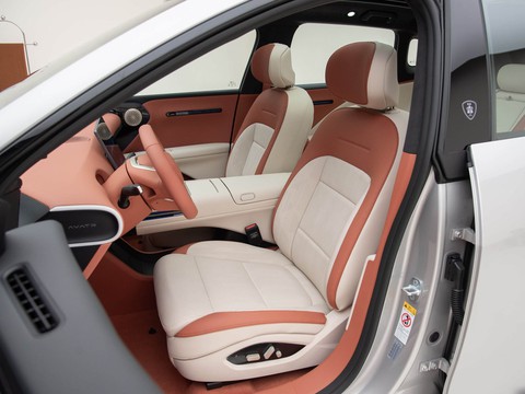 Avatr 07 L — China electric EV for export — photo 10
