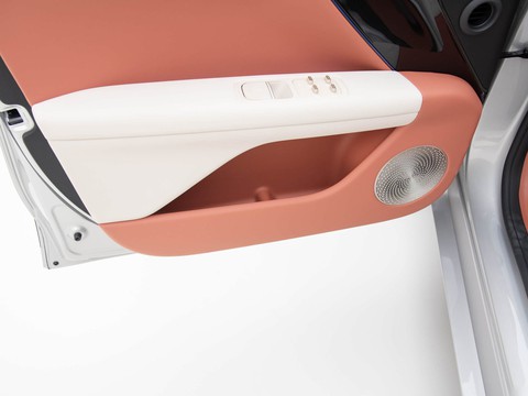 Avatr 07 L — China electric EV for export — photo 16