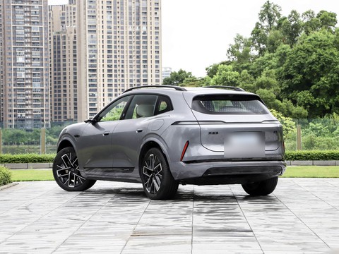 Avatr 07 L — China electric EV for export — photo 5