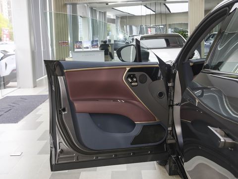 Avatr A Wei Ta11 — China electric EV for export — photo 11
