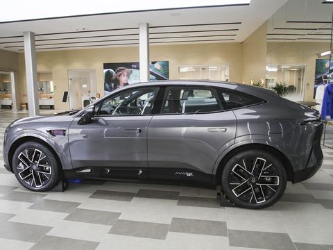 Avatr A Wei Ta11 — China electric EV for export — photo 2