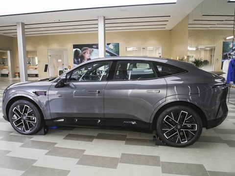 Avatr 11 — China electric EV for export — photo 2