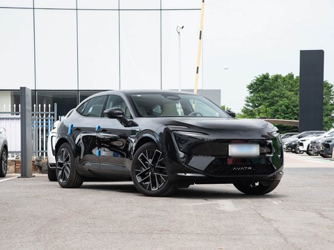 Avatr 11 — China electric EV for export — photo 8