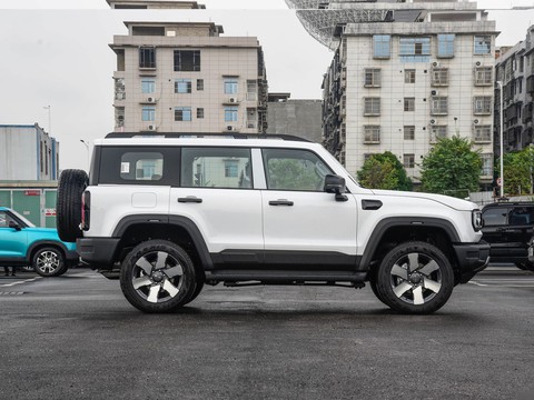 BAIC BJ40 EREV — China range-extender EV for export — photo 8
