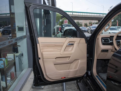 BAIC BJ60 EREV — China range-extender EV for export — photo 11