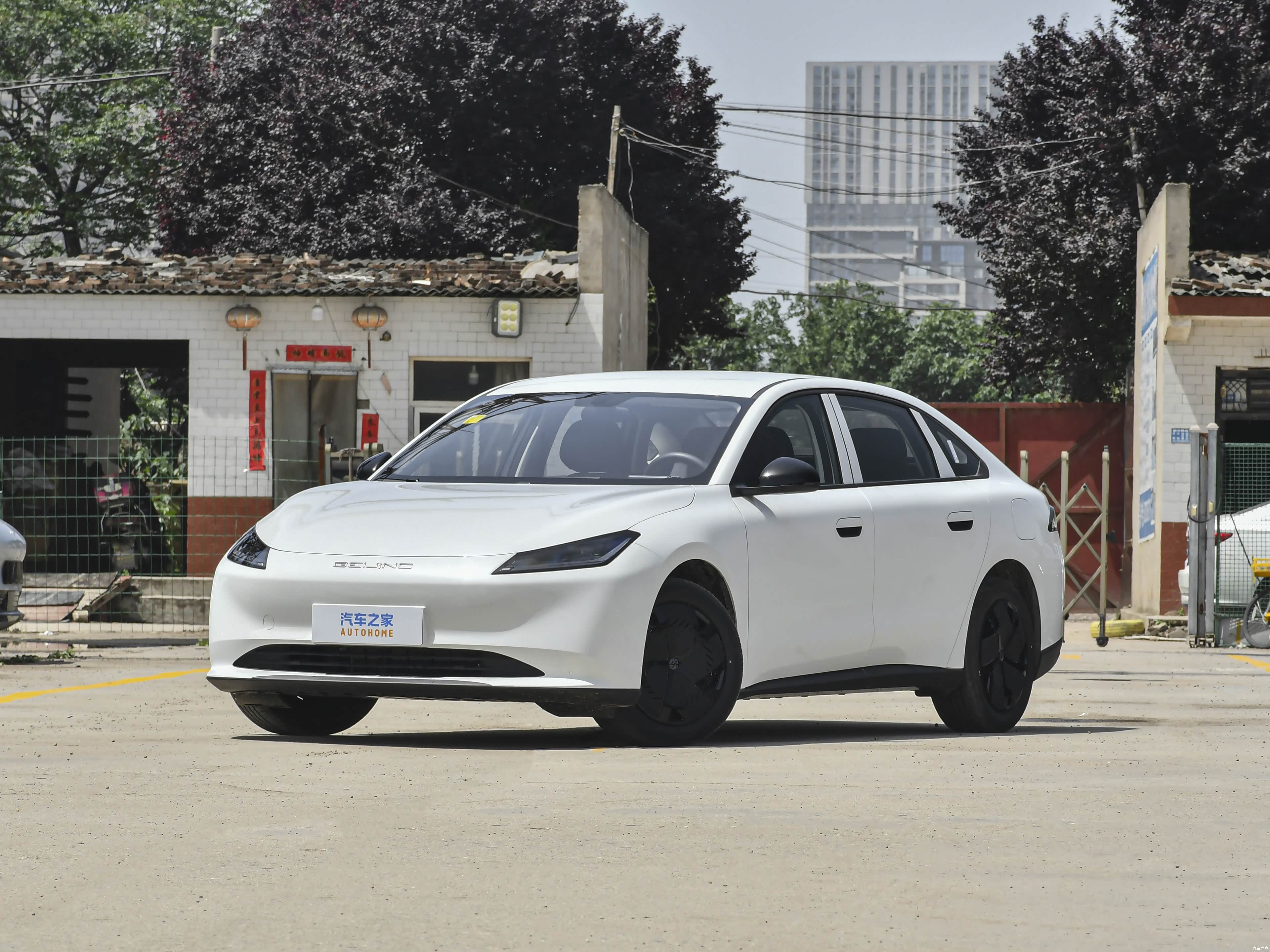 BAIC EU8