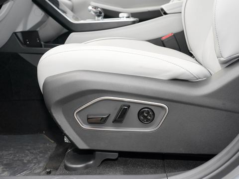 BAIC X7 PHEV — China electric EV for export — photo 13