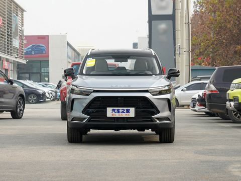 BAIC X7 PHEV — China electric EV for export — photo 2