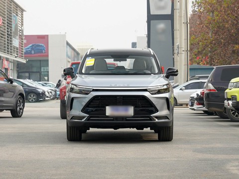 BAIC X7 PHEV — China electric EV for export — photo 2