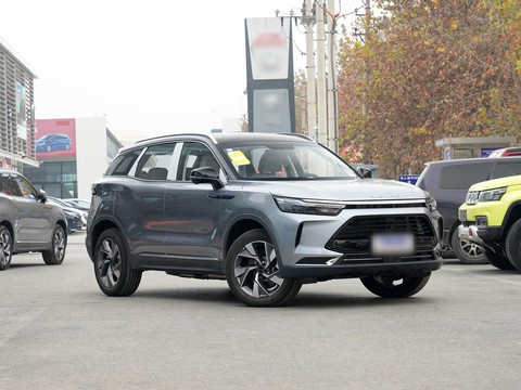 BAIC X7 PHEV — China electric EV for export — photo 3