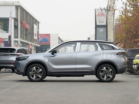 BAIC X7 PHEV — China electric EV for export — photo 4