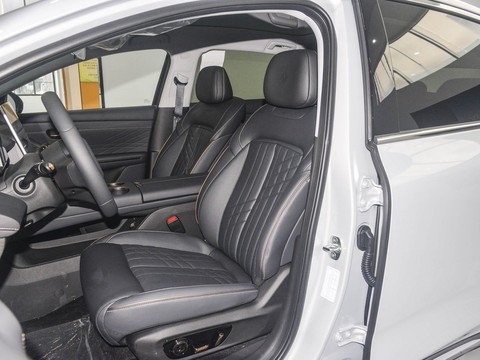Baojun Xiang Jing — China electric EV for export — photo 10