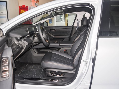 Baojun Xiang Jing — China electric EV for export — photo 9