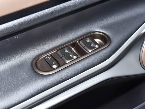 Baojun Yunduo — China electric EV for export — photo 14