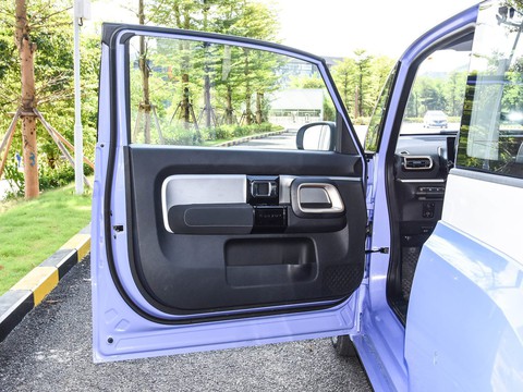 Baojun KiWi EV — China electric EV for export — photo 11