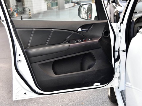 BYD e6 — China electric EV for export — photo 14