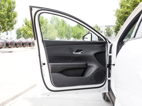 BYD e7 — China electric EV for export — photo 11
