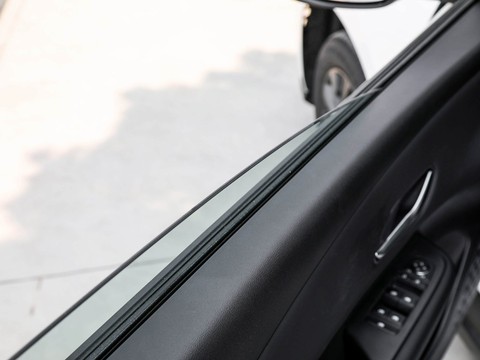 BYD e7 — China electric EV for export — photo 12