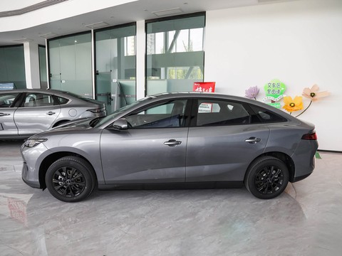 BYD e7 — China electric EV for export — photo 4